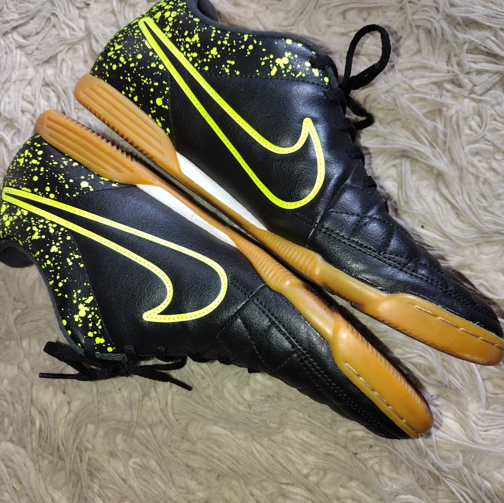 Nike Tiempo sneakers